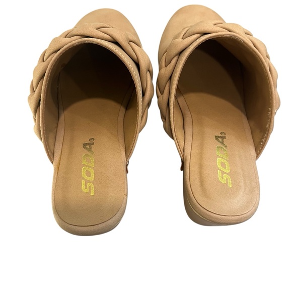 Soda Morel Womens Tan Beige Wood Chunky Heel Clogs Size 6 - Picture 3 of 6